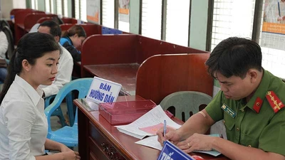 Clip: Khắp nơi tắc việc cấp căn cước công dân