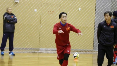 U-23 Việt Nam tập ở sân trong nhà vì tuyết rơi dày đặc