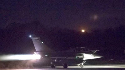 Máy bay Pháp xuất kích trong đêm không kích Syria