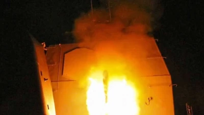 Cận cảnh tên lửa Mỹ từ tàu ngầm và tàu khu trục bắn vào Syria