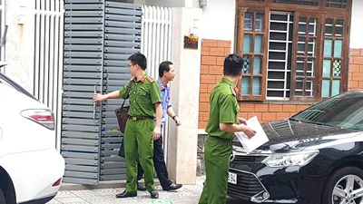 Clip: Công an có mặt ở nhà ông Văn Hữu Chiến, Trần Văn Minh