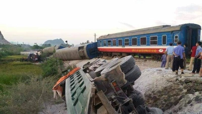 Hiện trường vụ lật tàu 2 người chết nhìn từ trên cao