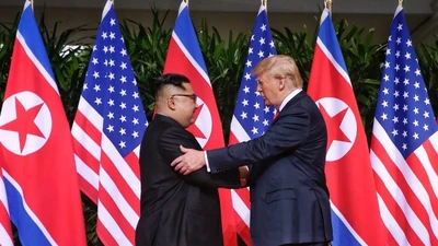 Cận cảnh màn bắt tay lịch sử 12 giây của ông Trump, ông Kim