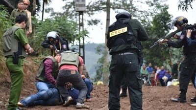 Cận cảnh Công an vây bắt trùm ma túy ở Sơn La