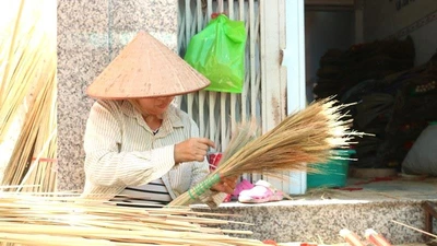 Xóm làm chổi đót hơn nửa thế kỷ: Còn chưa tới 10 hộ theo nghề
