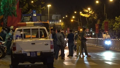 Bên trong căn nhà người nghi cầm súng, lựu đạn cố thủ ở Q10