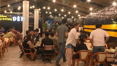 Video: Một số cơ sở dịch vụ giải trí vẫn mở cửa trái quy định