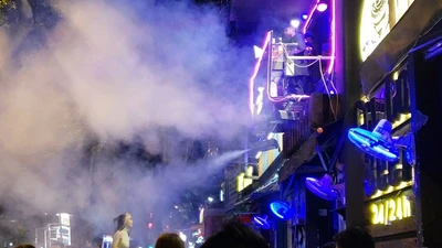 Ăn nhậu xuyên đêm trên đường Phạm Văn Đồng