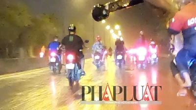 Bất chấp rủi ro, nhiều 'quái xế' tụ họp quậy trên đường phố