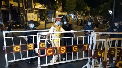 Dân Đà Nẵng ‘mừng như giao thừa’ sau khi được gỡ phong tỏa