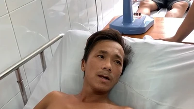 Người đàn ông bị rắn hổ mang chúa cắn kể lại giây phút sinh tử