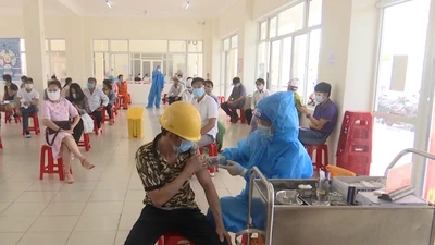 Video: Thêm 32.200 người Đà Nẵng được tiêm vaccine COVID-19