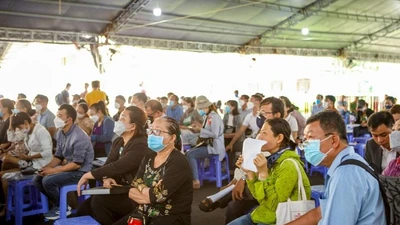 Video: Giáo viên gom tiền đồng nghiệp mua đất Alibaba