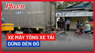 Video: Tông vào xe tải đang dừng đèn đỏ, một thanh niên tử vong