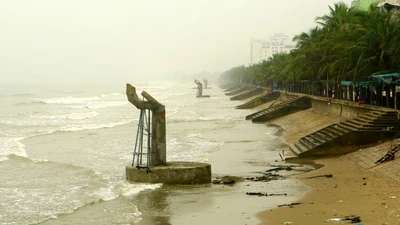 Video: 5 bàn tay khổng lồ ở bờ biển ở Thanh Hóa nhìn từ trên cao