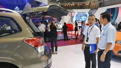 Bất chấp 'tháng cô hồn', ô tô ngoại vẫn nhập về ồ ạt