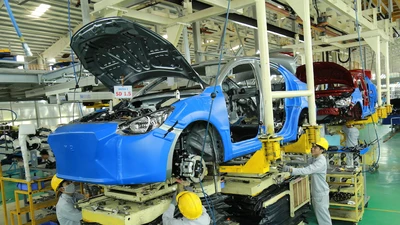 Ngành ô tô kêu cứu, đề xuất giảm 50% lệ phí trước bạ