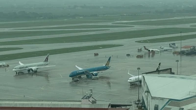 Tạm ngừng khai thác 5 cảng hàng không miền Trung vì bão Kalmaegi