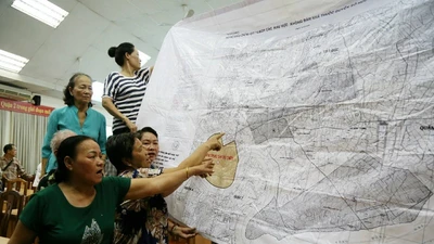 Cử tri quận 2 thay nhau 'tố' việc thu hồi đất ở Thủ Thiêm