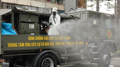 Phun khử khuẩn tại Trung tâm Báo chí TP.HCM để phòng dịch