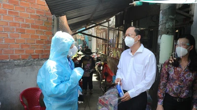 TP.HCM sẽ trao 'túi an sinh xã hội' cho người nghèo, công nhân ở trọ...