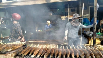 Ngày Thần tài: Cá lóc nướng tăng giá vẫn 'cháy hàng', có tiệm bán 3 tấn