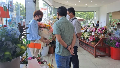 Hoa hồng ngày 8-3 nhiều nhưng giá vẫn tăng