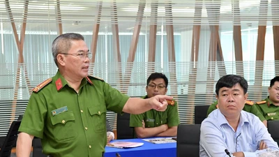 Hàng trăm quán karaoke 'cửa đóng then cài' vì quy định PCCC bất cập