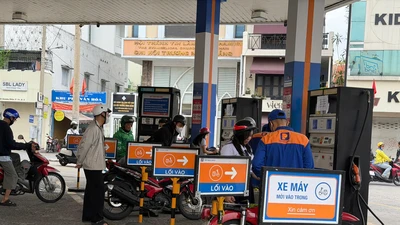 Ngày đầu tiên chỉ bán xăng E10, E5 ở TP.HCM ra sao?