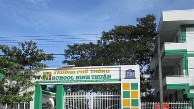 Học sinh Ninh Thuận nghỉ học đến khi bão tan