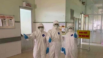 Bộ Y tế không tiếp khách, nhận hoa Ngày Thầy thuốc VN 