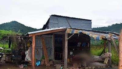 Kẻ đâm chết bạn nhậu do mâu thuẫn khi đánh bài ra đầu thú 