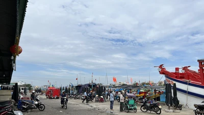 Cảnh sát cử người nhái lặn tìm nam bảo vệ ra bờ sông rồi mất tích 