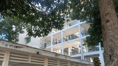 Công an thông tin một người nước ngoài nhảy lầu tử vong