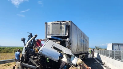 Xe container tông đuôi xe đầu kéo trên cao tốc Vĩnh Hảo-Phan Thiết, tài xế tử vong