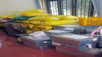 Phát hiện hàng tấn cà phê dỏm, 100% là đậu nành tẩm hương liệu