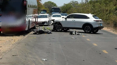 Va chạm mạnh giữa ô tô và xe máy khiến 2 người thương vong