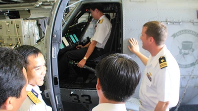 Chùm ảnh: Trên khu trục hạm siêu hiện đại của Hải quân Hoa Kỳ