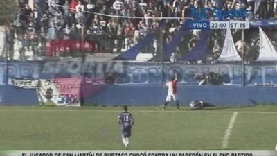 Đau lòng cầu thủ Argentina bị đẩy ngã đập đầu vào tường tử vong