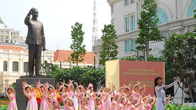 TP.HCM: Khánh thành tượng đài Chủ tịch Hồ Chí Minh 