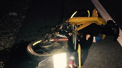 Hai nữ sinh tử vong khi tông xe máy vào cột mốc ven đường