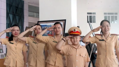 Món quà tuyệt vời Công an Đà Nẵng dành cho cậu bé ung thư