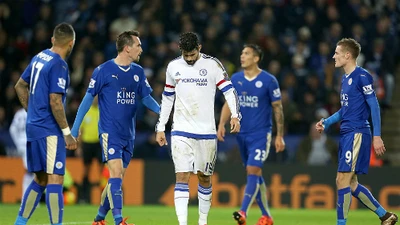 Chelsea cúi đầu trước đội nhất bảng Leicester