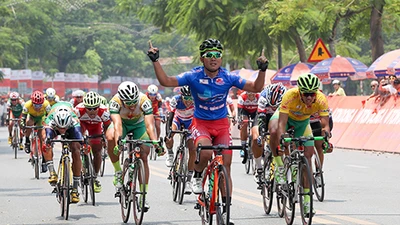 Lê Văn Duẩn đánh bại Nguyễn Thành Tâm