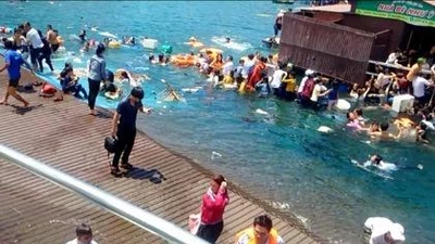 Sập nhà hàng nổi ở Vĩnh Hy:Tiếp tục tìm kiếm hai nạn nhân 