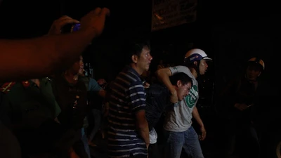 Bắt cháu bé làm con tin, đòi công an cấp súng để tự tử