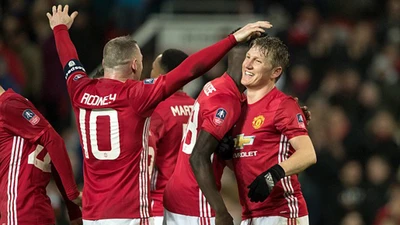 Kẻ bị ruồng bỏ tỏa sáng rực rỡ, MU vào vòng 5 FA Cup