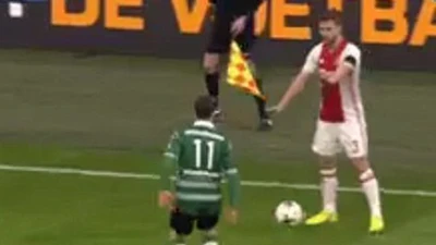 Pha bóng láu cá nhất mọi thời đại của cầu thủ Ajax