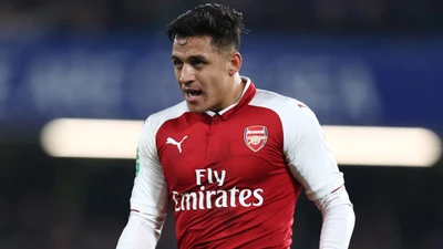 Bí mật theo đuổi Sanchez 9 tháng, MU sắp vượt Man City