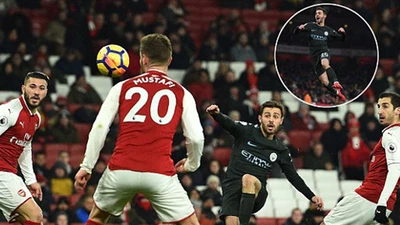 Arsenal lại đại bại trước Man City